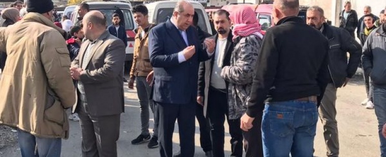 المحافظ أبو جمران يتابع  نقل الركاب  في كراج الانطلاق في بلدة خان أرنبة